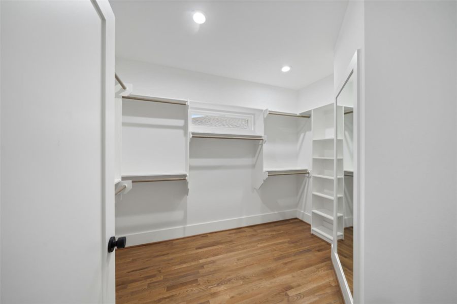 Spacious, unfurnished interior of a new home in , Houston (Image 23).