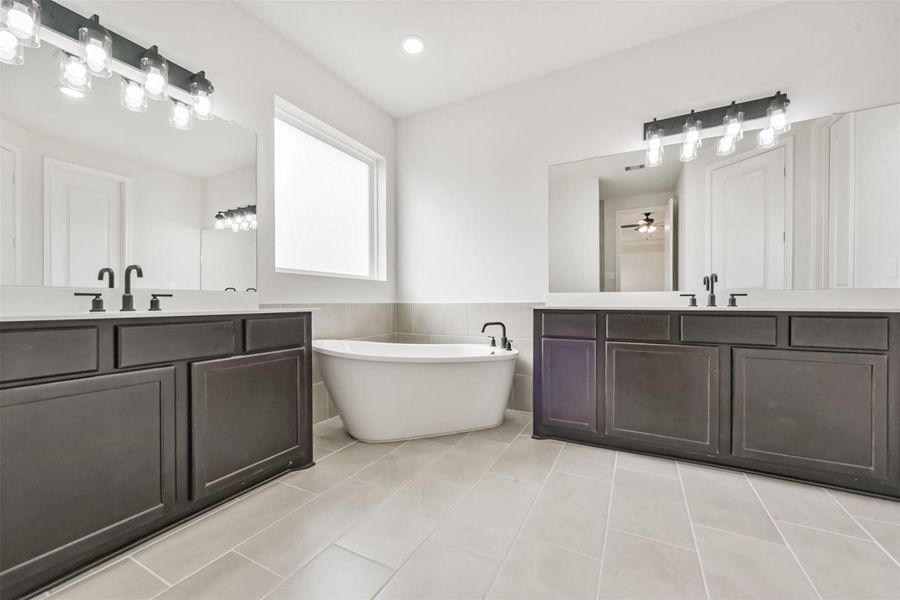 Furnished interior view inside a new home in , Baytown (Image 11).