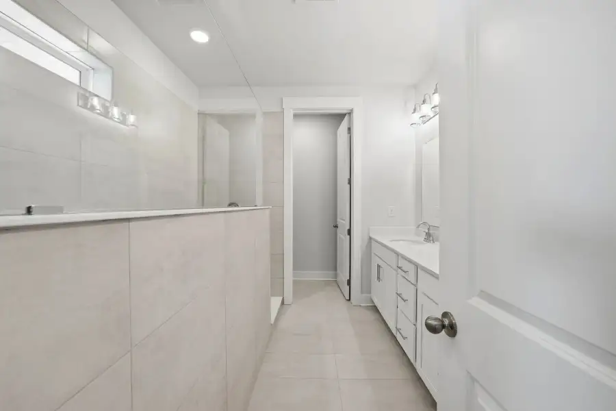 Similar Santorini floorplan. Features and finishes may vary.