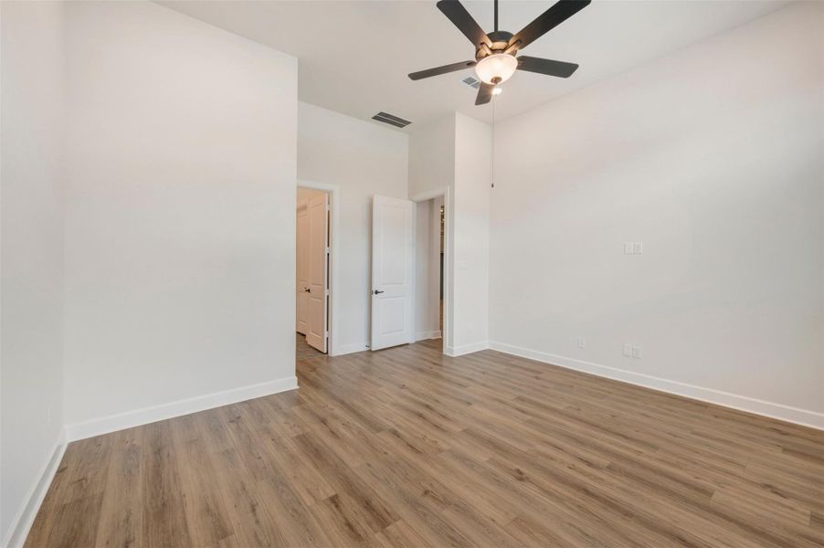 Spacious, unfurnished interior of a new home in Harvest Green - Reserve Collection, Richmond (Image 22).