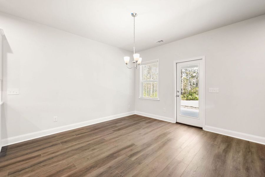 Spacious, unfurnished interior of a new home in Waterways, Richmond Hill (Image 10).