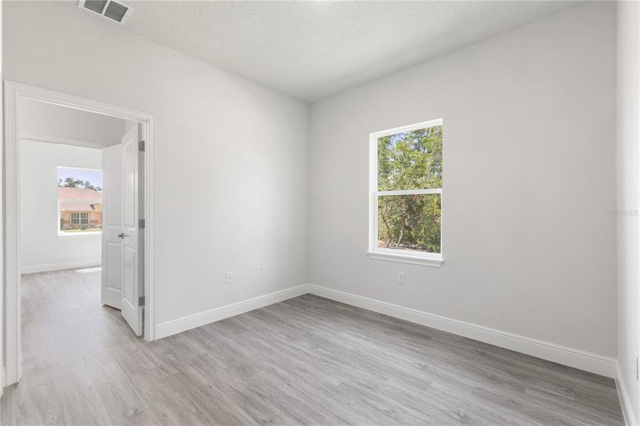 Spacious, unfurnished interior of a new home in , Ocala (Image 21).