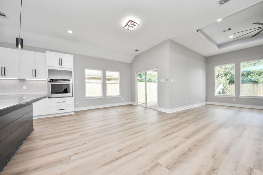 Spacious, unfurnished interior of a new home in , Pasadena (Image 36).