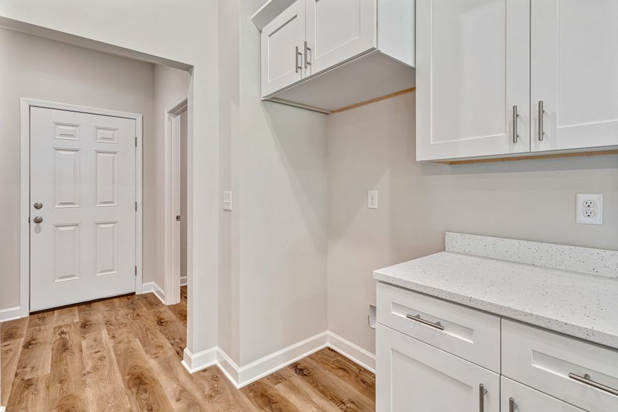 Spacious, unfurnished interior of a new home in Oak Hollow, Crestview (Image 25).