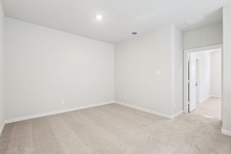 Spacious, unfurnished interior of a new home in , Kemah (Image 21).