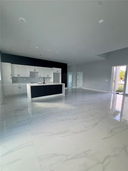 Spacious, unfurnished interior of a new home in , Lehigh Acres (Image 20).