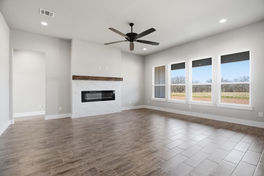 Spacious, unfurnished interior of a new home in Taylor Ranch, Springtown (Image 19).