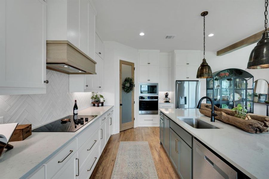 Beautiful kitchen with custom touches throughout!