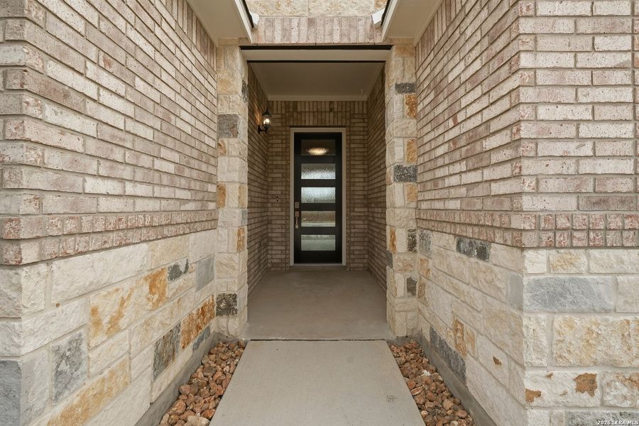 Exterior details and patio area of a home in Stillwater Ranch, San Antonio (Image 4).