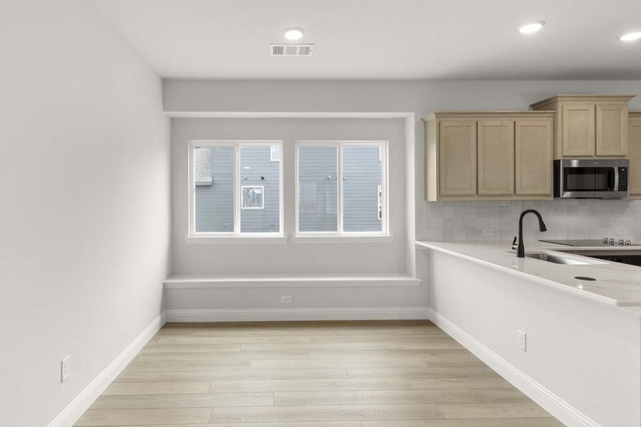 Spacious, unfurnished interior of a new home in Keeneland, Aubrey (Image 23).