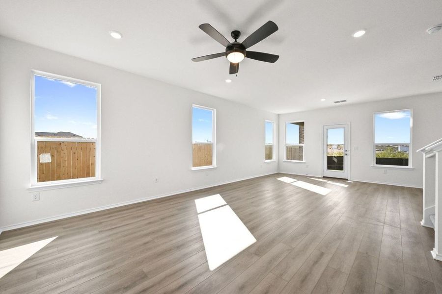 Spacious, unfurnished interior of a new home in Stoney Chase, Del Valle (Image 15). Spacious, unfurnished interior of a new home in Stoney Chase, Del Valle (Image 15).