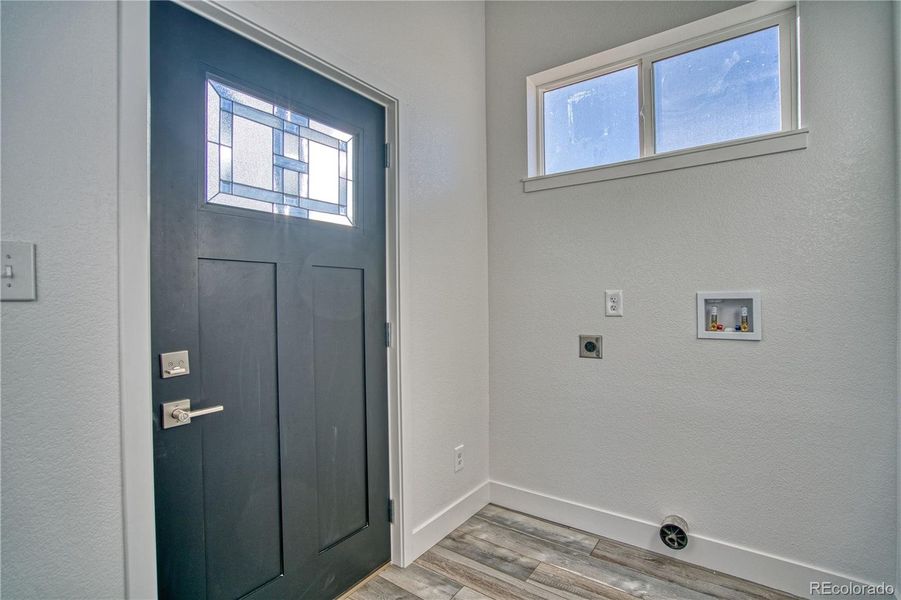 Spacious, unfurnished interior of a new home in , Hudson (Image 11).