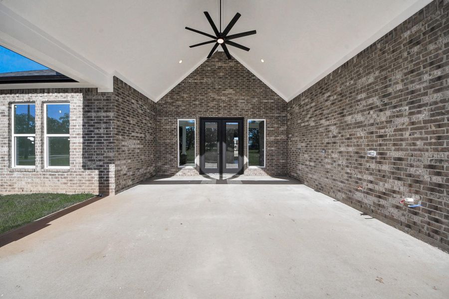 Spacious vaulted-ceiling patio