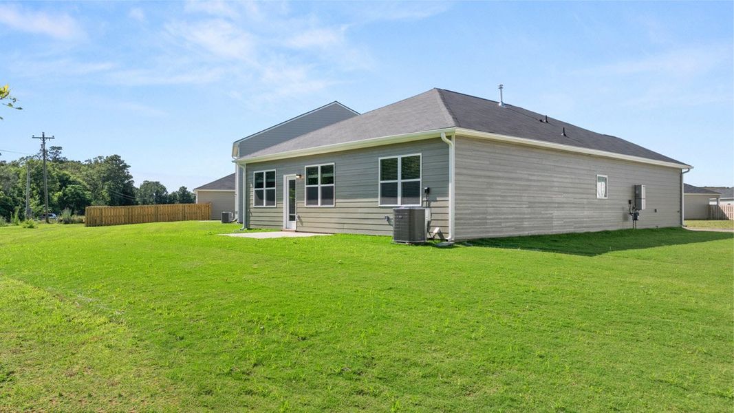Representative exterior details of a home built from the ARIA Express by D.R. Horton in Highland Hills, Graniteville (Image 4).