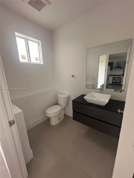 Furnished interior view inside a new home in , Fort Lauderdale (Image 4).