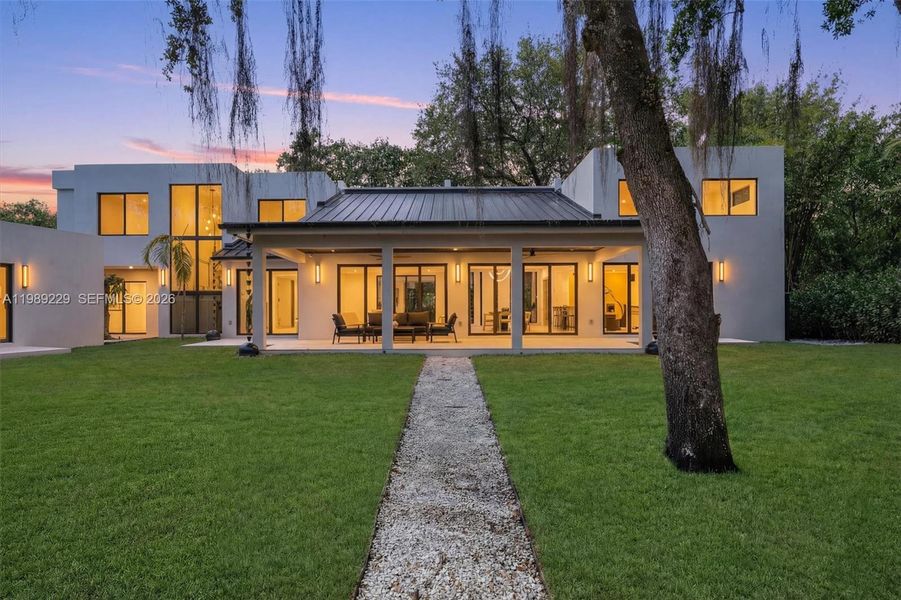 Exterior details and patio area of a home in , Hollywood (Image 33).