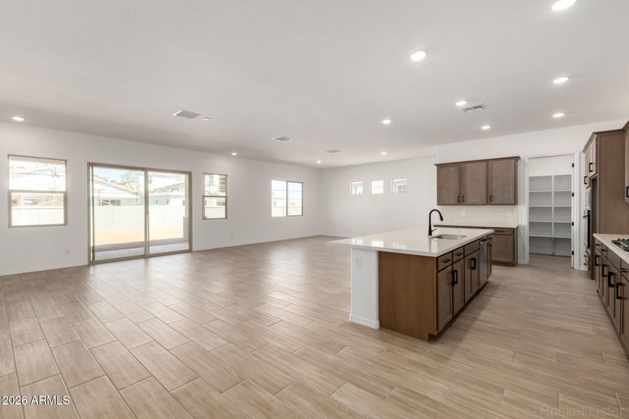 PHX_EmpirePOinte_Lot 7048_Hunter_22694_G