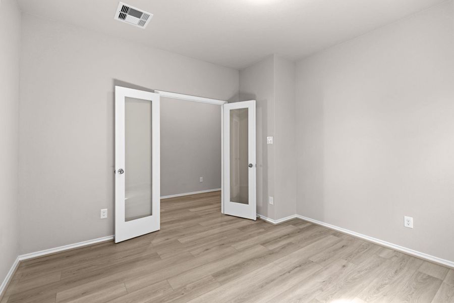 Spacious, unfurnished interior of a new home in Grand Central Park, Conroe (Image 22).