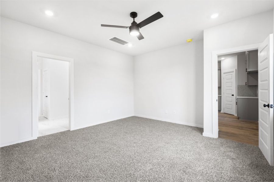 Spacious, unfurnished interior of a new home in Glendale Lakes, Rosharon (Image 42). Spacious, unfurnished interior of a new home in Glendale Lakes, Rosharon (Image 42).