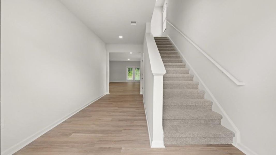 Spacious, unfurnished interior of a new home in Oakleigh Glen, Dallas (Image 11).