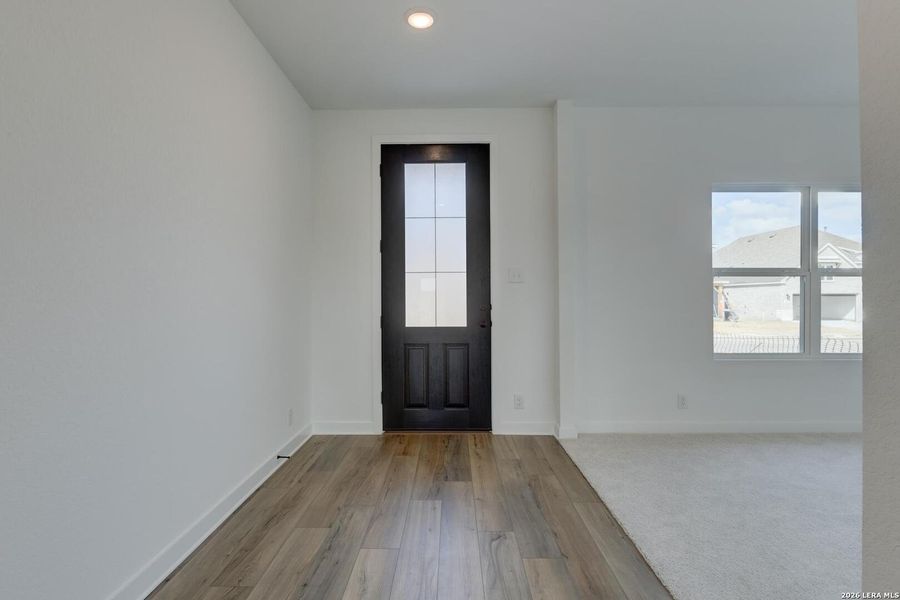 Spacious, unfurnished interior of a new home in Nopal Valley, San Antonio (Image 19).