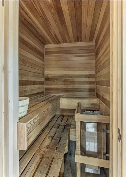 SAUNA!