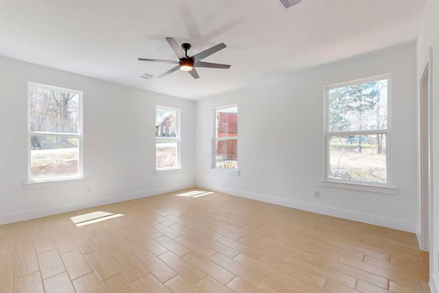 Spacious, unfurnished interior of a new home in , Bastrop (Image 18).