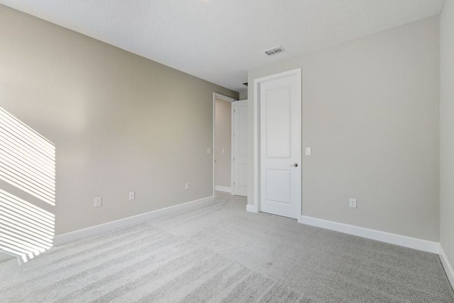 Spacious, unfurnished interior of a new home in Headwaters at Lofton Creek, Yulee (Image 22).