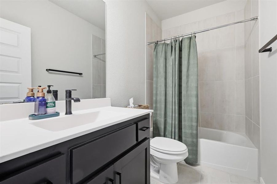 Furnished interior view inside a new home in , Northlake (Image 30).