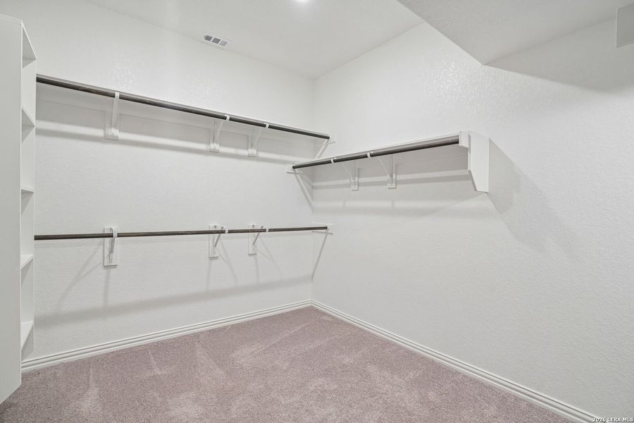 Spacious, unfurnished interior of a new home in Meyer Ranch - Enclave, New Braunfels (Image 16).