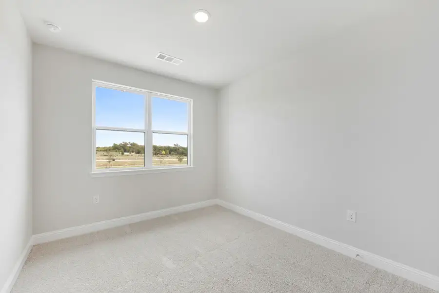 Spacious, unfurnished interior of a new home in Ten Mile Creek, Celina (Image 41).