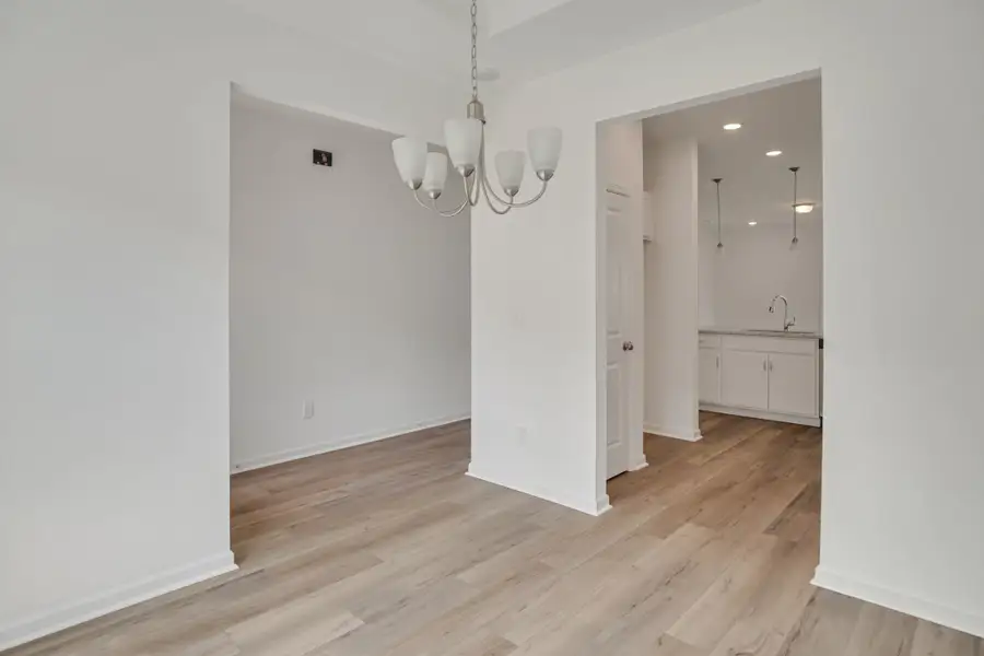 Spacious, unfurnished interior of a new home in Marlin Pointe, White House (Image 13).