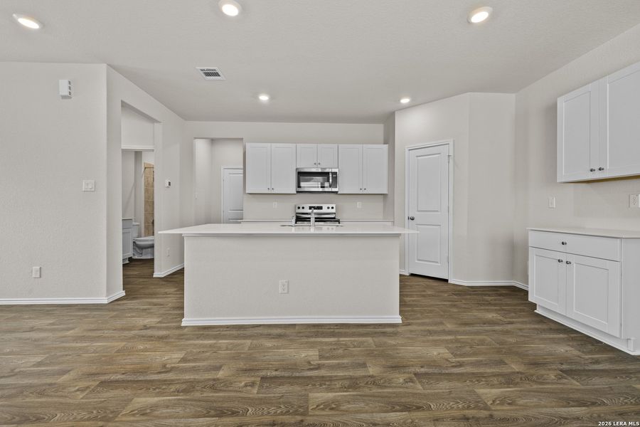 Furnished interior view inside a new home in Winding Creek, New Braunfels (Image 4).