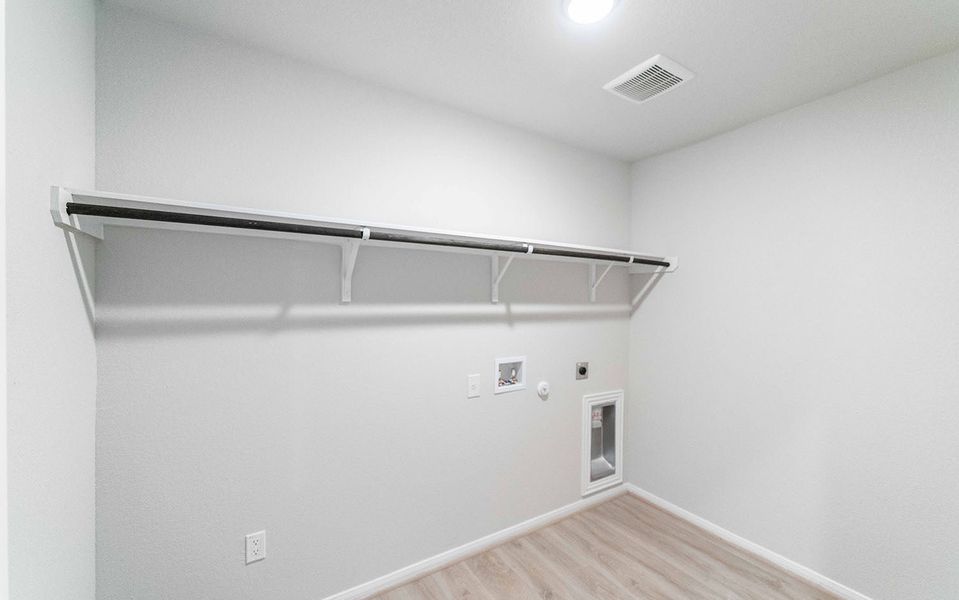 Spacious, unfurnished interior of a new home in Paramount, Kyle (Image 39).