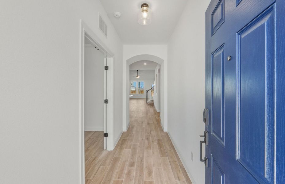 Spacious, unfurnished interior of a new home in Santa Rita Ranch, Liberty Hill (Image 49).