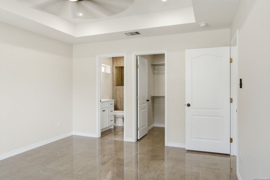 Spacious, unfurnished interior of a new home in , Eagle Pass (Image 15).