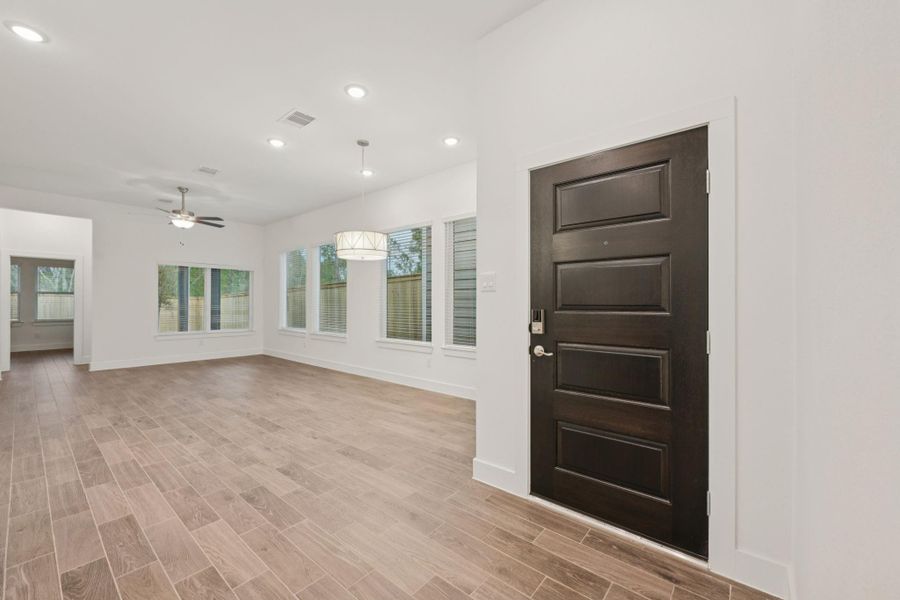 Spacious, unfurnished interior of a new home in Kresston 50's, Montgomery (Image 17).