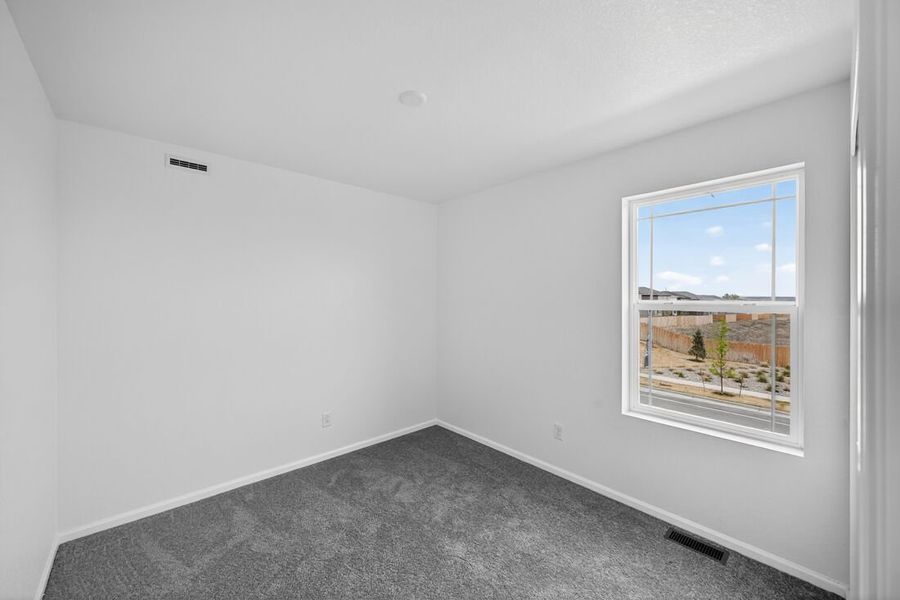 Spacious, unfurnished interior of a new home in Lake Bluff, Greeley (Image 17).
