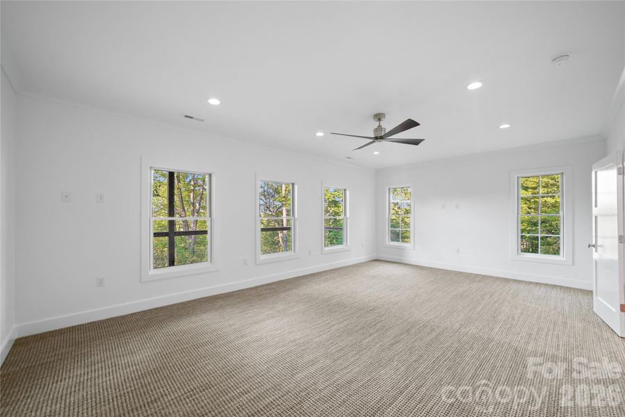 Spacious, unfurnished interior of a new home in , Newland (Image 15).