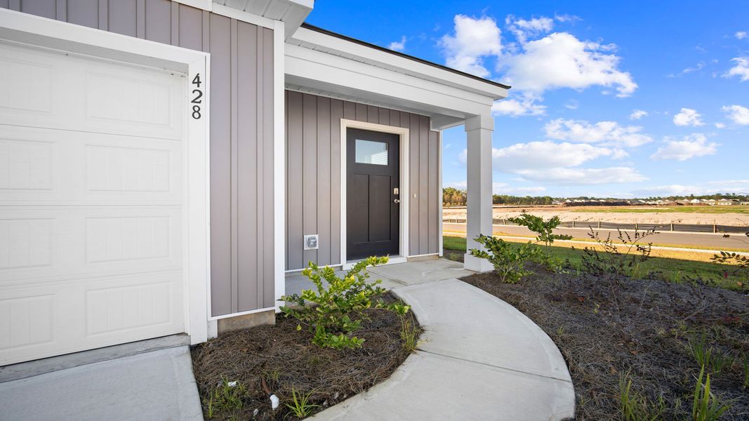 Exterior details and patio area of a home in Palm Ridge, Guyton (Image 3).