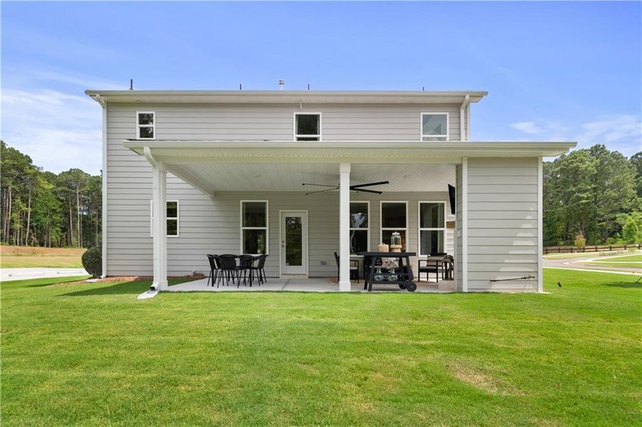 Exterior details and patio area of a home in Hamilton Lakes, Lawrenceville (Image 29).