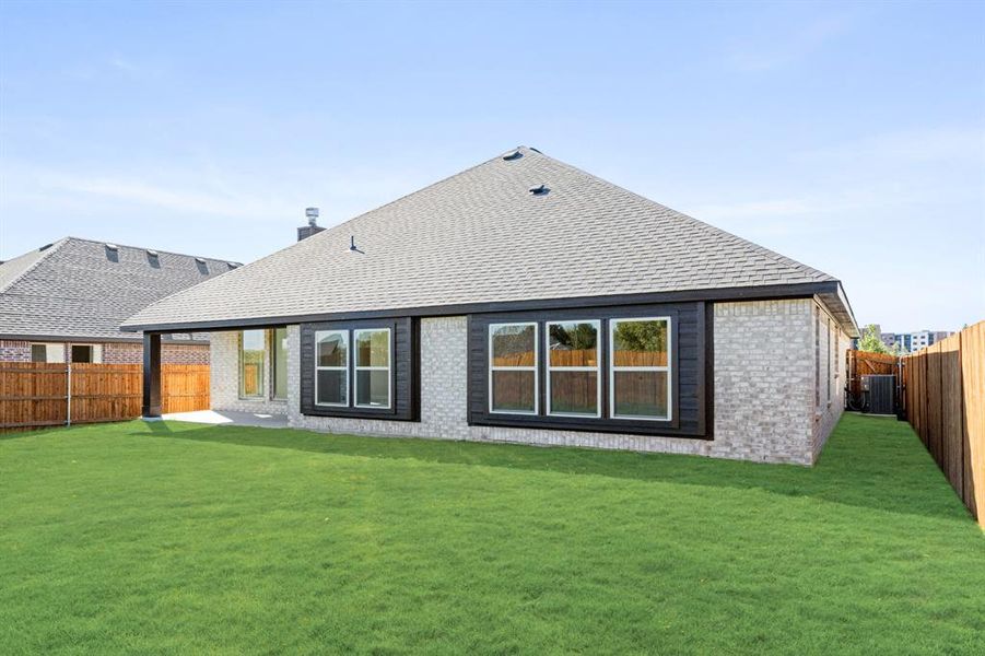 Exterior details and patio area of a home in The Retreat at North Grove 60, Waxahachie (Image 4). Exterior details and patio area of a home in The Retreat at North Grove 60, Waxahachie (Image 4).