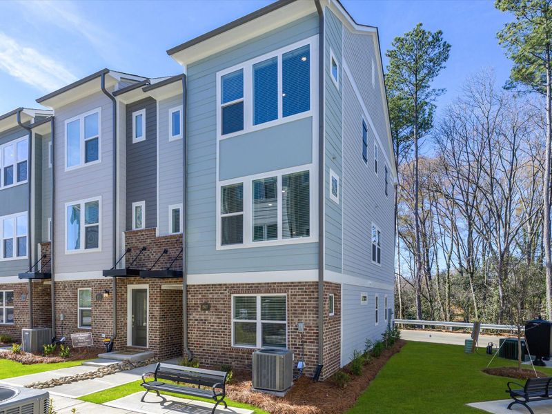 Condo located in Charlotte, NC showcasing its design and architecture (Image 4). Condo located in Charlotte, NC showcasing its design and architecture (Image 4).