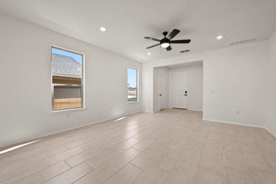 Spacious, unfurnished interior of a new home in Creekside at Estancia, Austin (Image 27).