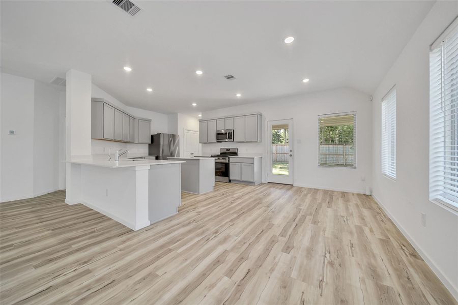 Image 43 of a home in The Highlands: Richmond Collections.