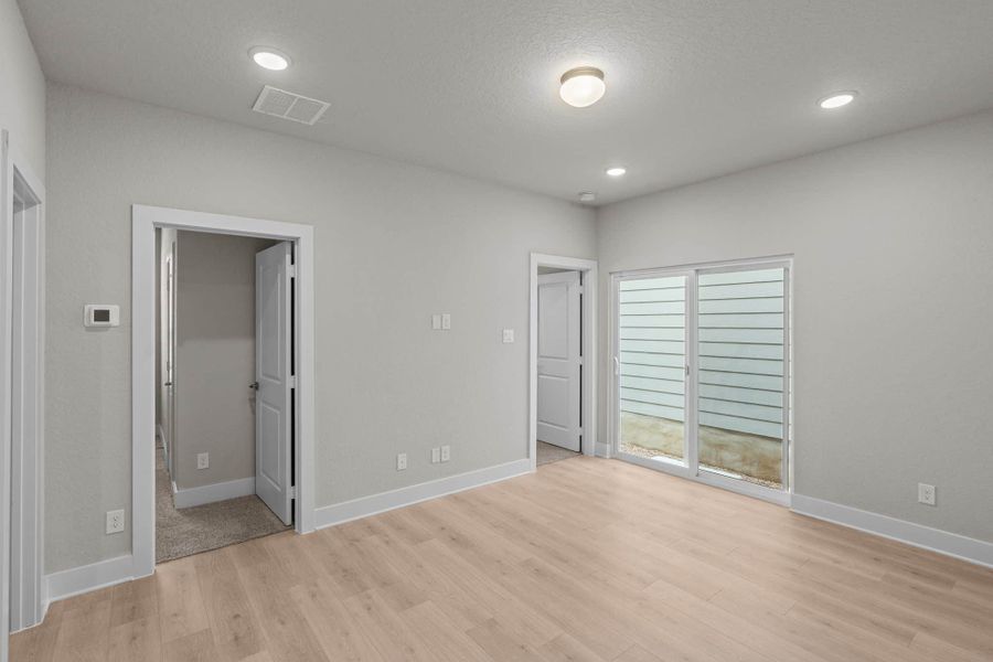 Spacious, unfurnished interior of a new home in Rose Hill, San Antonio (Image 14). Spacious, unfurnished interior of a new home in Rose Hill, San Antonio (Image 14).