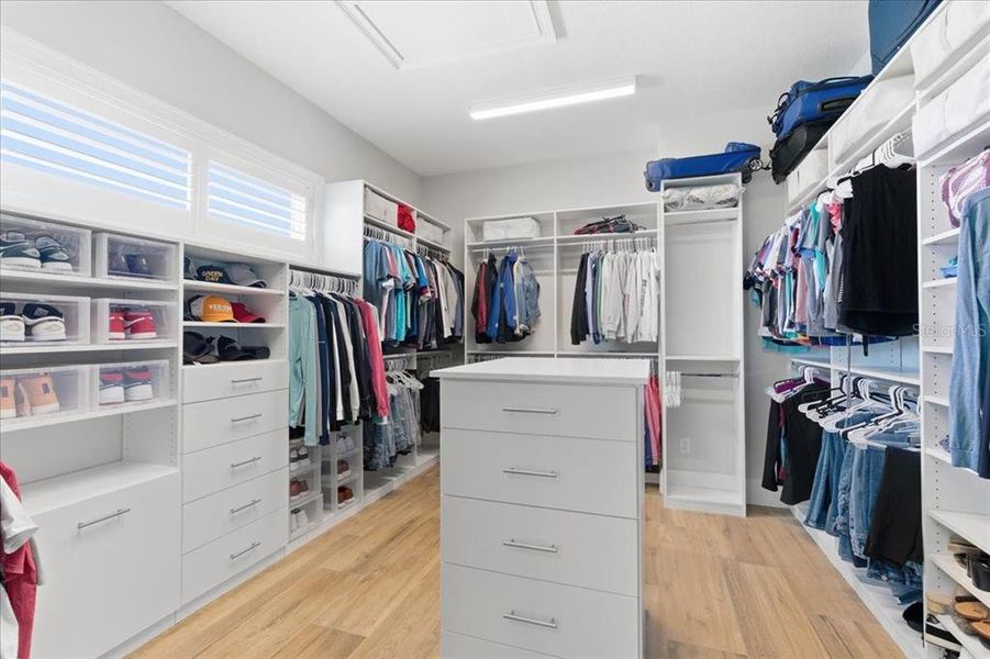Furnished interior view inside a new home in , Orlando (Image 47).