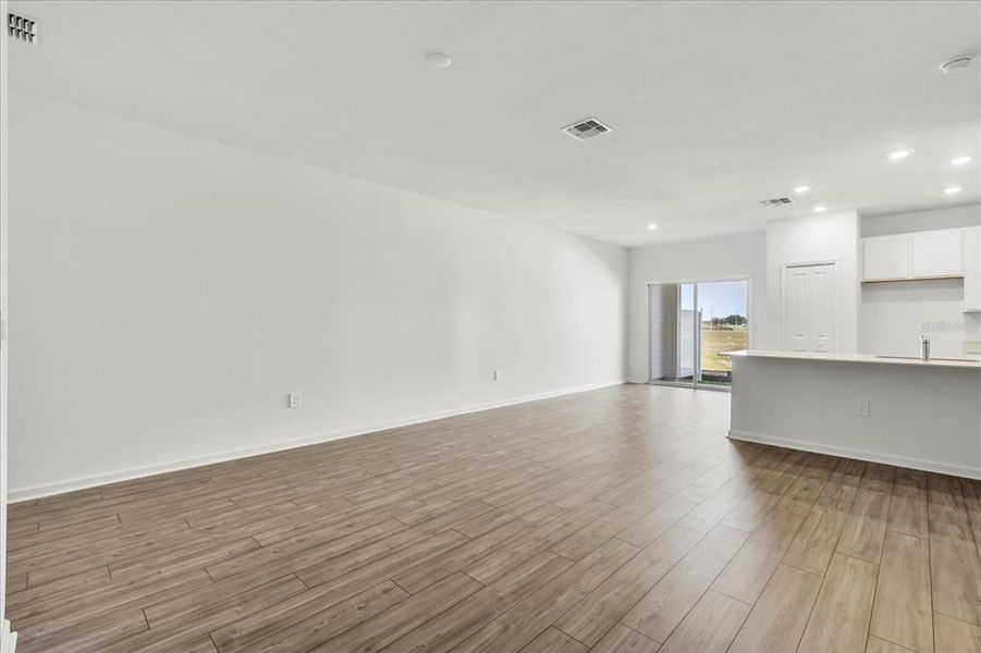 Spacious, unfurnished interior of a new home in , Ocala (Image 15).