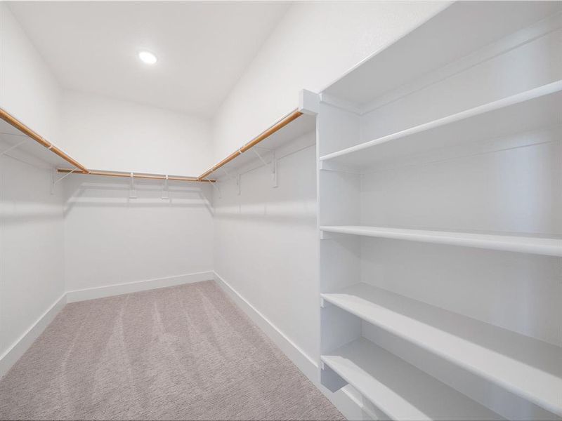 Spacious, unfurnished interior of a new home in Royal Court, Frisco (Image 25).