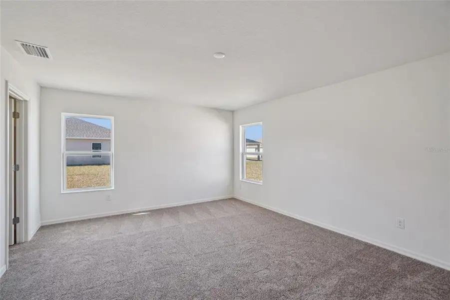 Spacious, unfurnished interior of a new home in , Palmetto (Image 6).